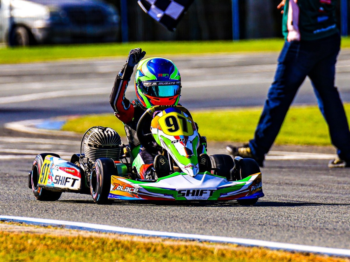 Irmãos Busato dão mais um show, agora na Copa Beto Carrero, com Rafael vencendo duas categorias e Guilherme fazendo 12 ultrapassagens em corrida