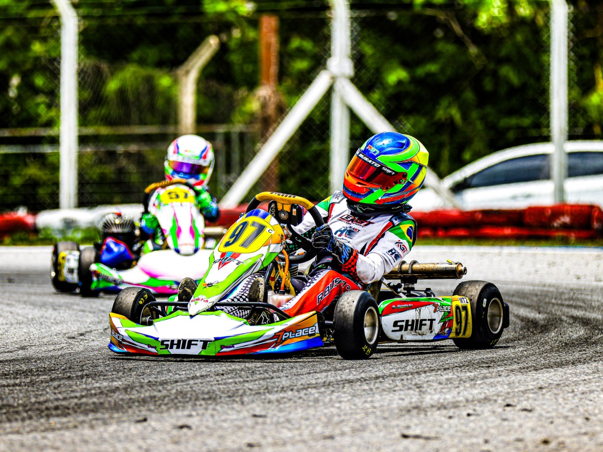 Irmãos Busato vencem baterias da Mini 2T no Open e aprovam pista do Brasileiro de Kart