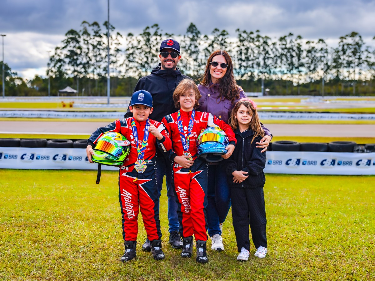 Comemoração em família dos Irmãos Emerick com título Sul-americano de Kart 4T